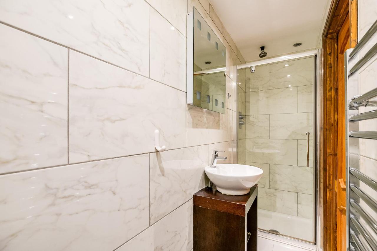 Entire Family Home - 2Bd2Bth Central Earl'S Court Londra Dış mekan fotoğraf